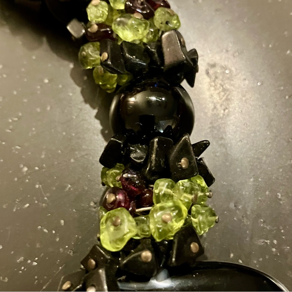 9.4 Ounces of Peridot and Onyx Chunky Statement Necklace. One of a kind. EUC. - Picture 7 of 16